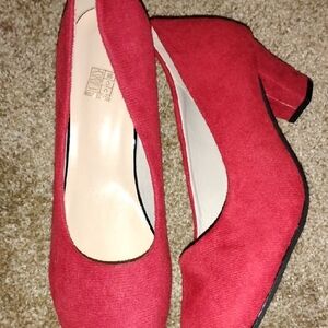 Source Unknown Chic Red Suede Heels